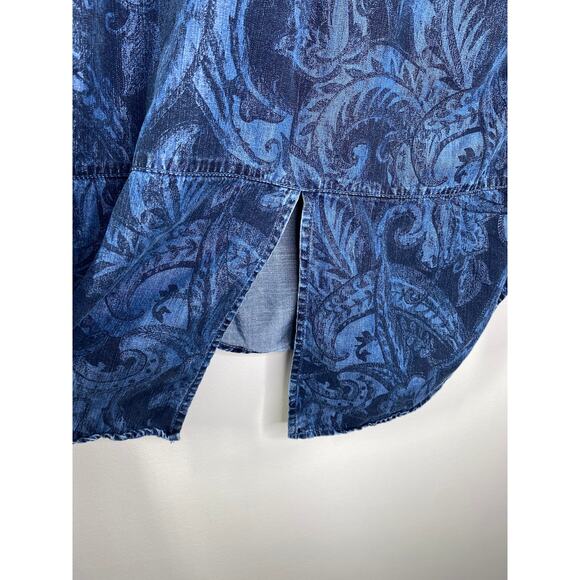 Chico's Blue Chambray Denim Printed Button Down Top Women's Size 0 Small S - Picture 8 of 9